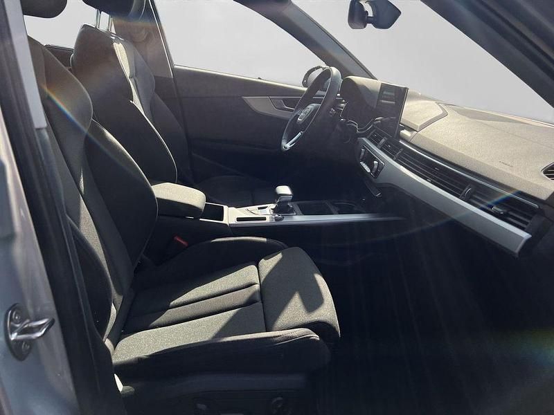 Gebraucht Audi A4 Ambiente 163 PS (119 kW) 2023 Silber Kombi