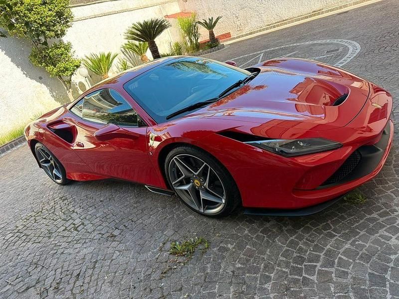 Rot Gebraucht 2021 Ferrari F8 Coupé | 315.350 € (Teuer) - Bild 1/4