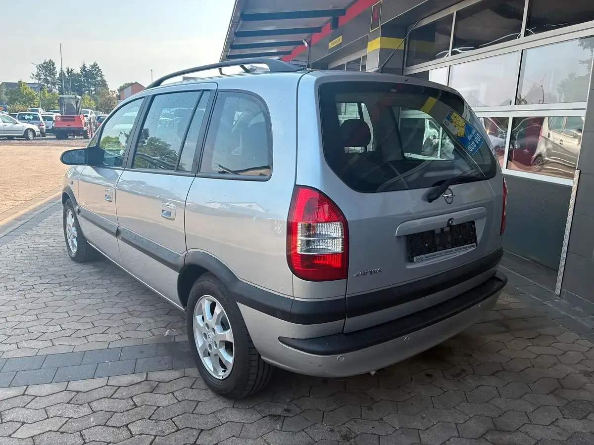 Gebraucht Opel Zafira 125 PS (91 kW) 2004 Silber Van / Kleinbus