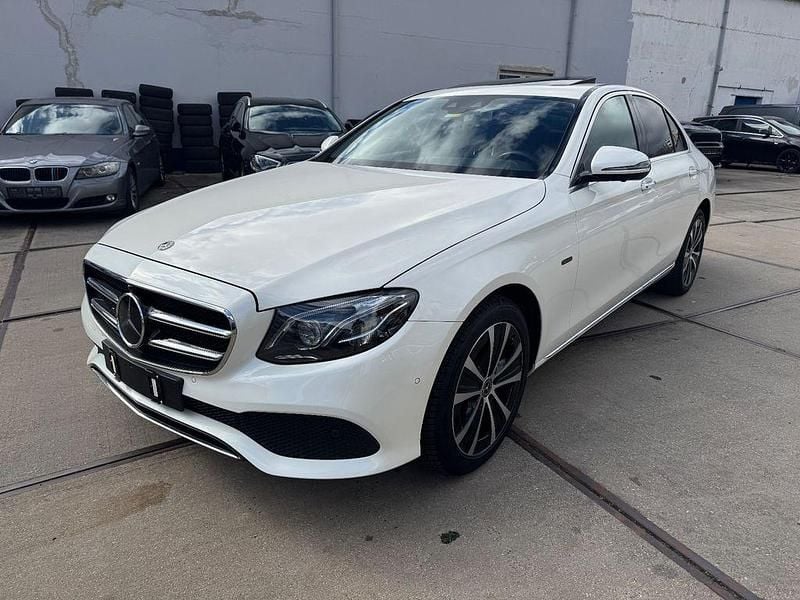 Weiß Gebraucht 2019 Mercedes E300 Limousine | 27.600 € (Fairer Preis) - Bild 1/4