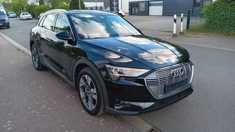 Schwarz Gebraucht 2020 Audi e-tron SUV | 23.990 € (Guter Preis) - Bild 1/4