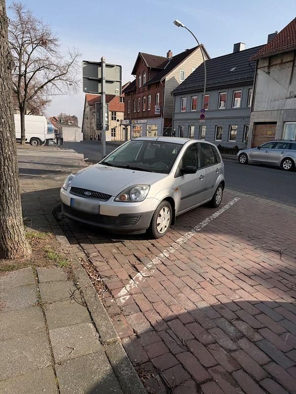 Gebraucht Ford Fiesta Trend 69 PS (50 kW) 2006 Silber Kleinwagen