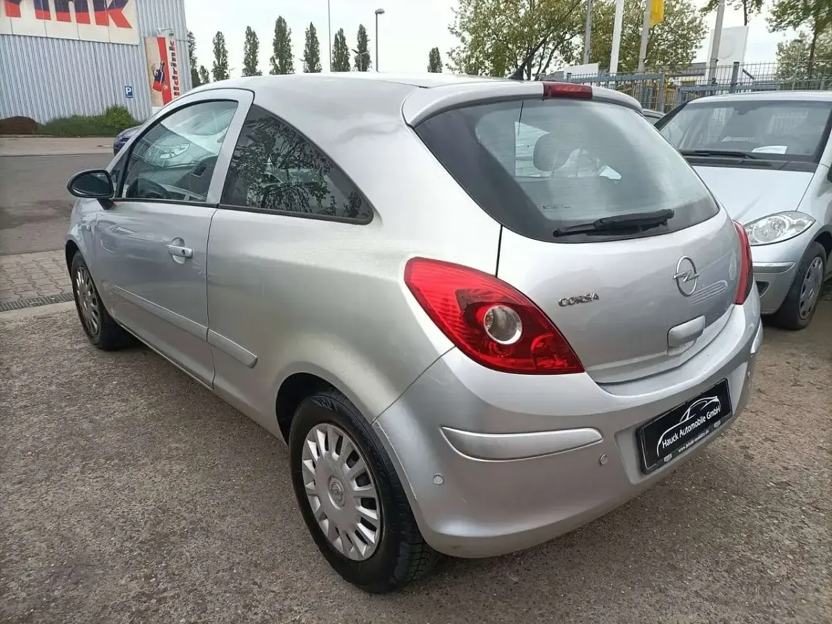 Usado Opel Corsa Edition 60 CV (44 kW) 2007 Plateado Utilitario