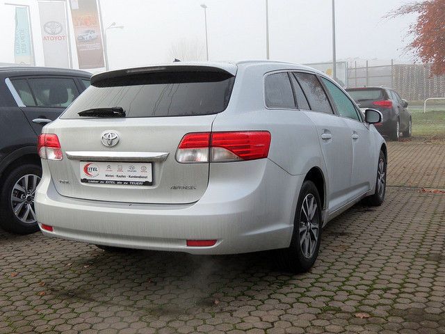 Gebraucht Toyota Avensis Edition 147 PS (108 kW) 2014 Silber metallic Kombi
