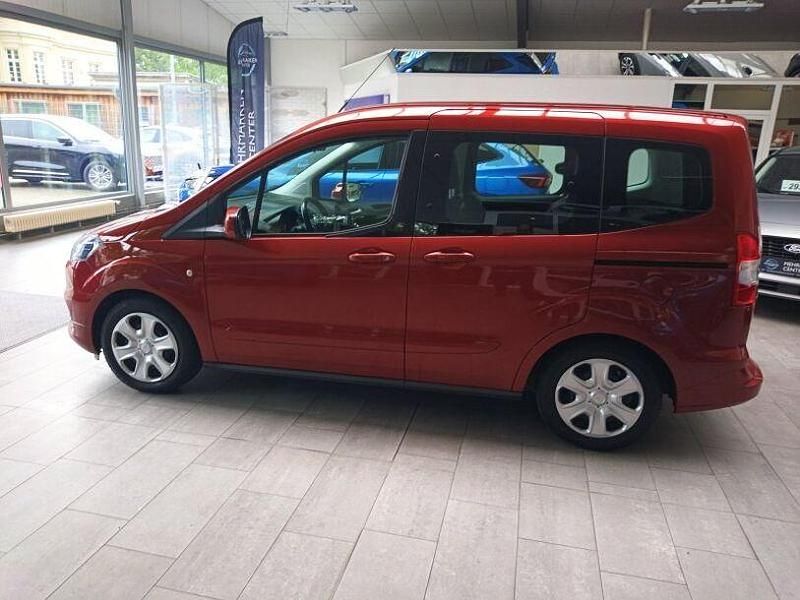 Gebraucht Ford Tourneo Courier Trend 101 PS (74 kW) 2018 Cranberryrot metallic Van / Kleinbus