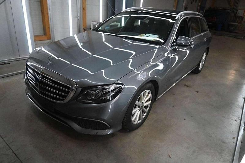 Gebraucht Mercedes E220 194 PS (142 kW) 2020 Selenitgrau Kombi