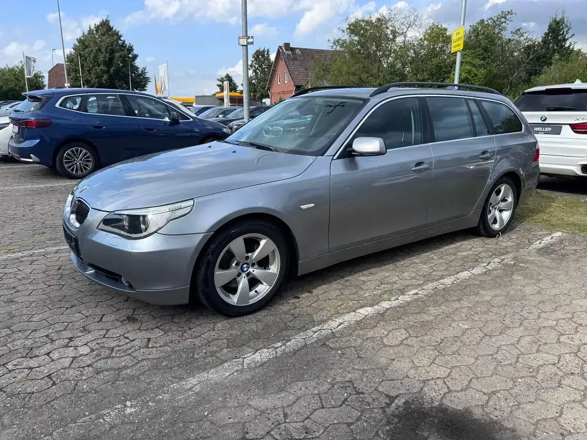 Gebraucht BMW 525 218 PS (160 kW) 2007 Grau Kombi