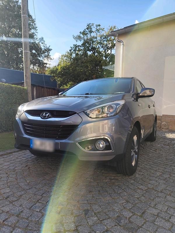 Grau Gebraucht 2015 Hyundai ix35 SUV | 8.550 € (Guter Preis) - Bild 1/4