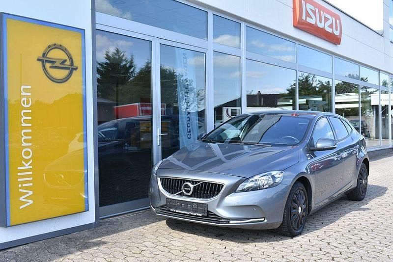 Grau Gebraucht 2017 Volvo V40 Kinetic Kombi | 9.350 € (Superpreis) - Bild 1/4