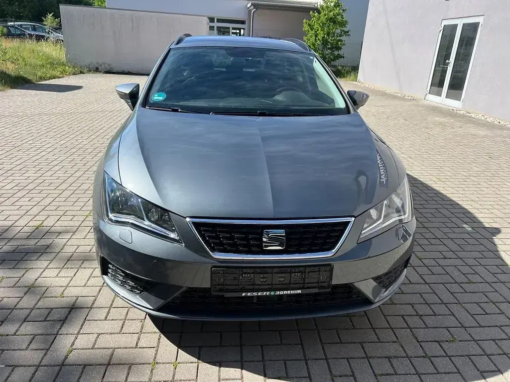 Używany Seat Leon ST Reference 110 KM (80 kW) 2017 Szary Kombi