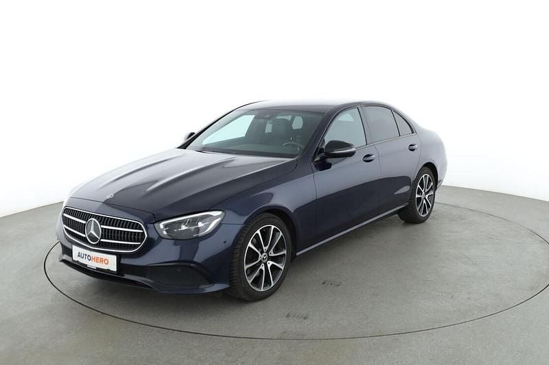 Blau Gebraucht 2020 Mercedes E220 Avantgarde Limousine | 29.990 € (Guter Preis) - Bild 1/3