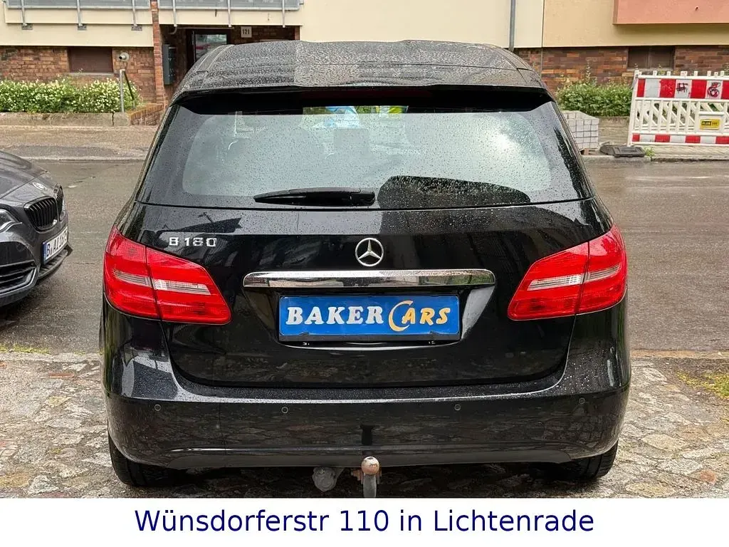 Gebraucht Mercedes B180 122 PS (89 kW) 2012 Schwarz Kleinwagen