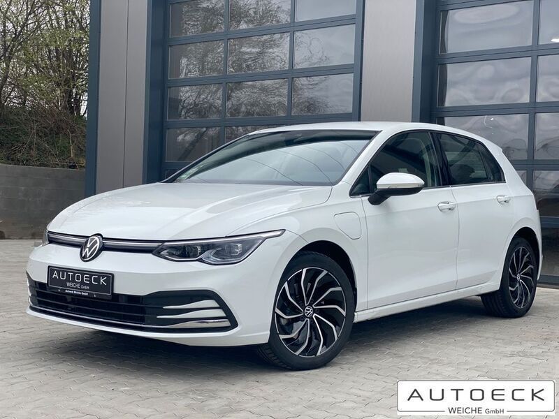 Weiß Gebraucht 2022 VW Golf VIII Style Limousine | 23.445 € (Guter Preis) - Bild 1/4