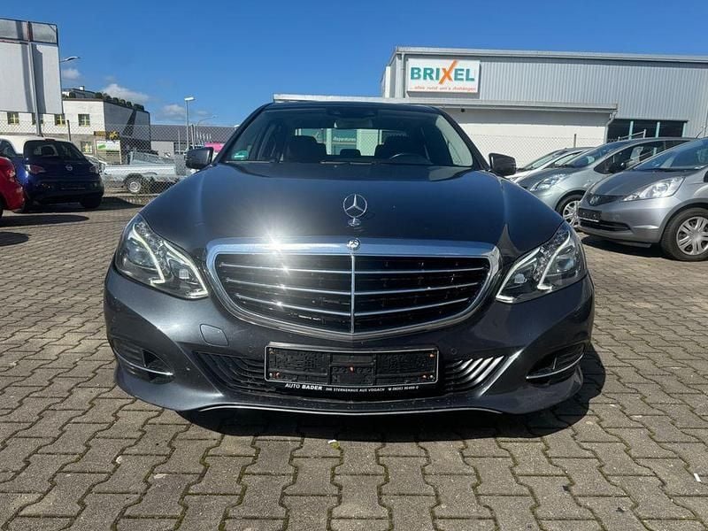 Grau Gebraucht 2013 Mercedes 300 Limousine | 11.950 € (Etwas zu teuer) - Bild 1/4