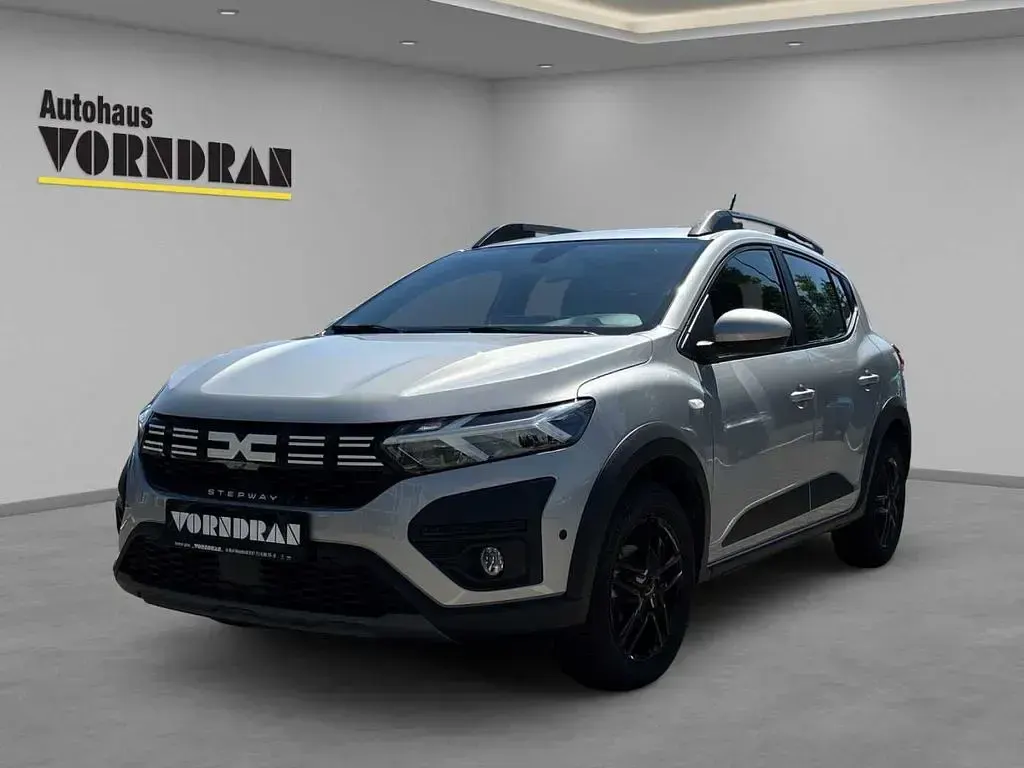Gebraucht Dacia Sandero Expression 101 PS (74 kW) 2024 Mondsteingrau Limousine