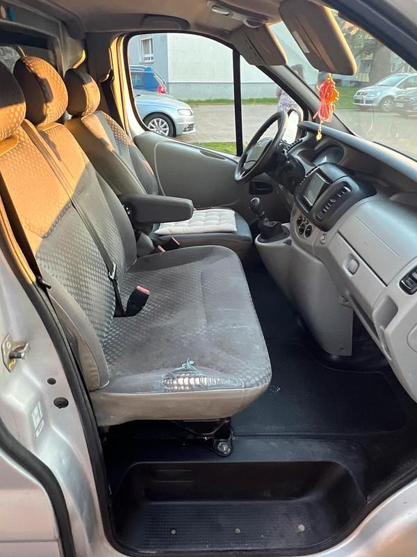 Gebraucht Renault Trafic 115 PS (84 kW) 2007 Silber Van / Kleinbus