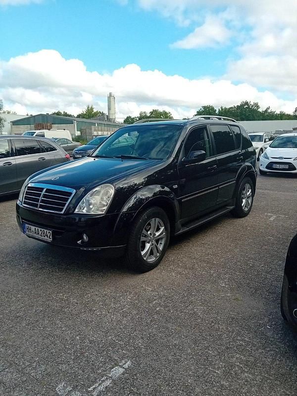 Schwarz Gebraucht 2012 Ssangyong / KGM Rexton SUV | 6.800 € - Bild 1/4