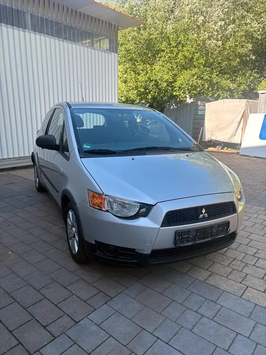 Gebraucht Mitsubishi Colt 75 PS (55 kW) 2010 Silber Kleinwagen