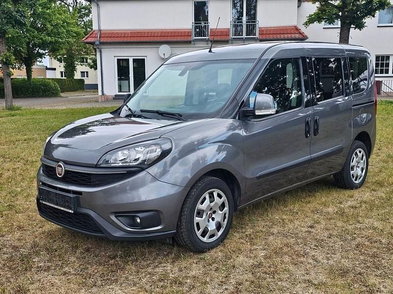 Braun Gebraucht 2019 Fiat Doblò Van / Kleinbus | 9.900 € (Guter Preis) - Bild 1/4