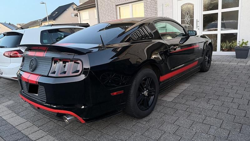 Gebraucht Ford Mustang Performance Edition 305 PS (224 kW) 2013 Schwarz Coupé
