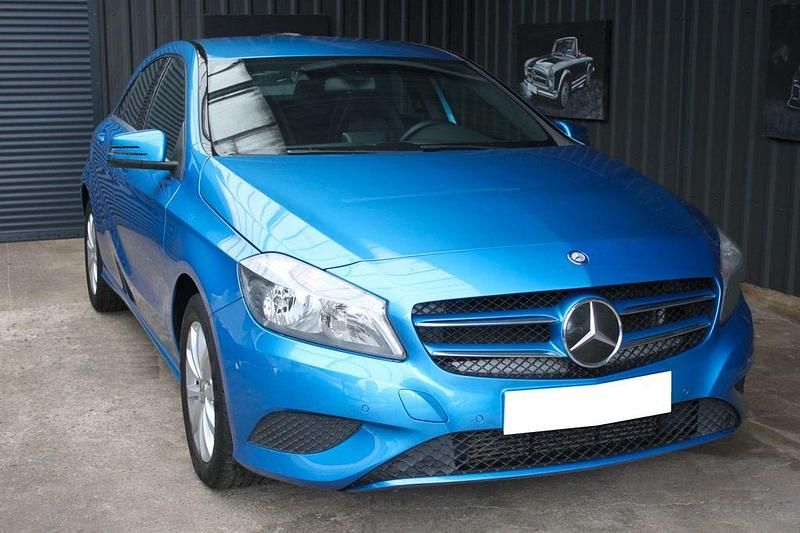 Blau Gebraucht 2013 Mercedes A180 Limousine | 11.990 € (Fairer Preis) - Bild 1/4