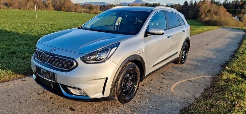 Gebraucht Kia Niro Spirit 105 PS (77 kW) 2018 Silber SUV