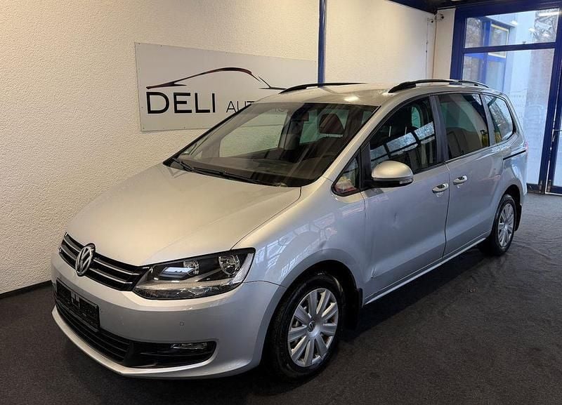 Silber Gebraucht 2010 VW Sharan Trendline Van / Kleinbus | 7.690 € (Superpreis) - Bild 1/4