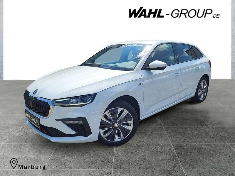 Weiß Gebraucht 2024 Skoda Scala Drive Kleinwagen | 28.999 € - Bild 1/4