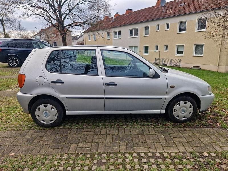 Silber Gebraucht 1999 VW Polo Edition Limousine | 1.350 € (Guter Preis) - Bild 1/4