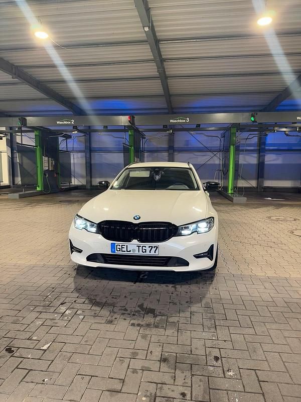 Weiß Gebraucht 2020 BMW 320 Kombi | 18.000 € (Superpreis) - Bild 1/4