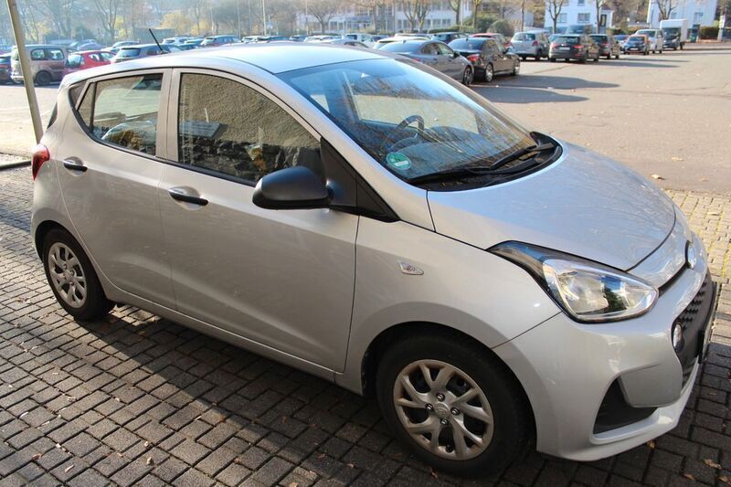 Silber Gebraucht 2016 Hyundai i10 Trend Kleinwagen | 6.900 € (Guter Preis) - Bild 1/4