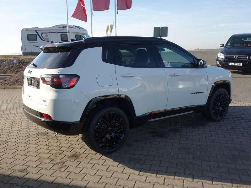 Gebraucht Jeep Compass 131 PS (96 kW) 2024 Alpine white (vr296) SUV