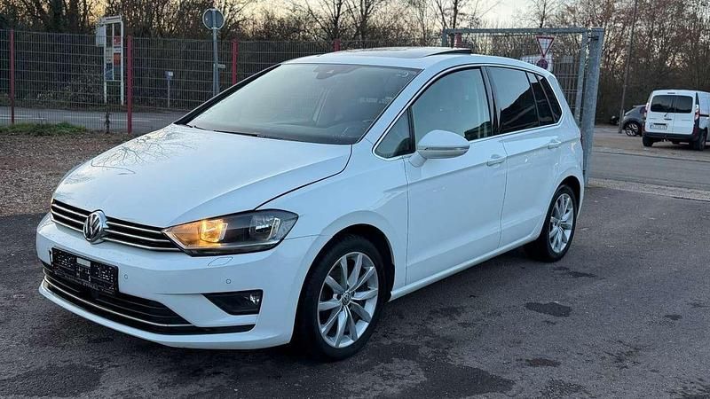 Weiß Gebraucht 2017 VW Golf Sportsvan Highline Van / Kleinbus | 8.990 € (Guter Preis) - Bild 1/4