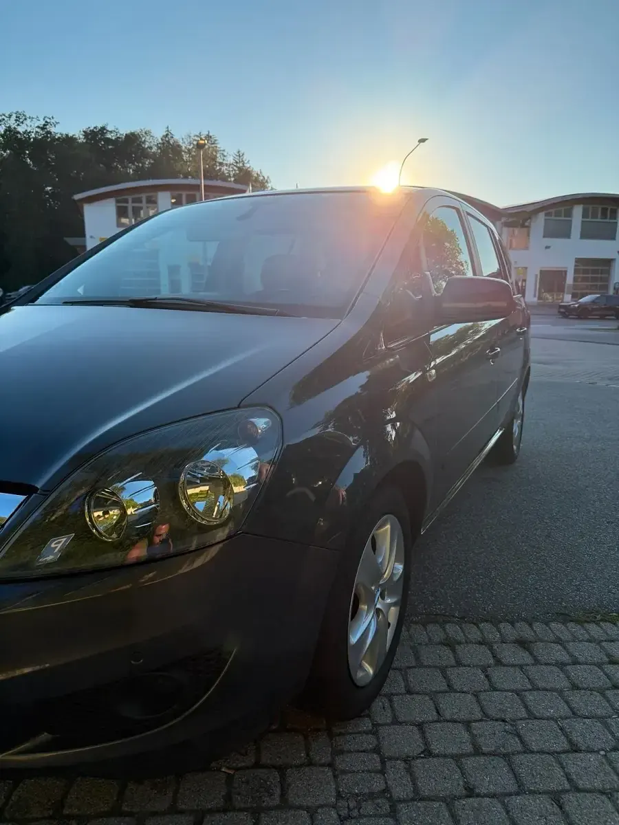 Gebraucht Opel Zafira 140 PS (102 kW) 2011 Grau Van / Kleinbus