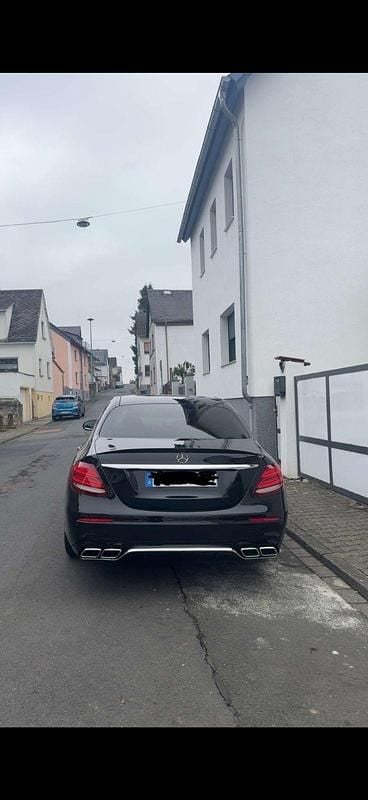 Schwarz Gebraucht 2016 Mercedes E220 AMG line Limousine | 16.999 € (Guter Preis) - Bild 1/4