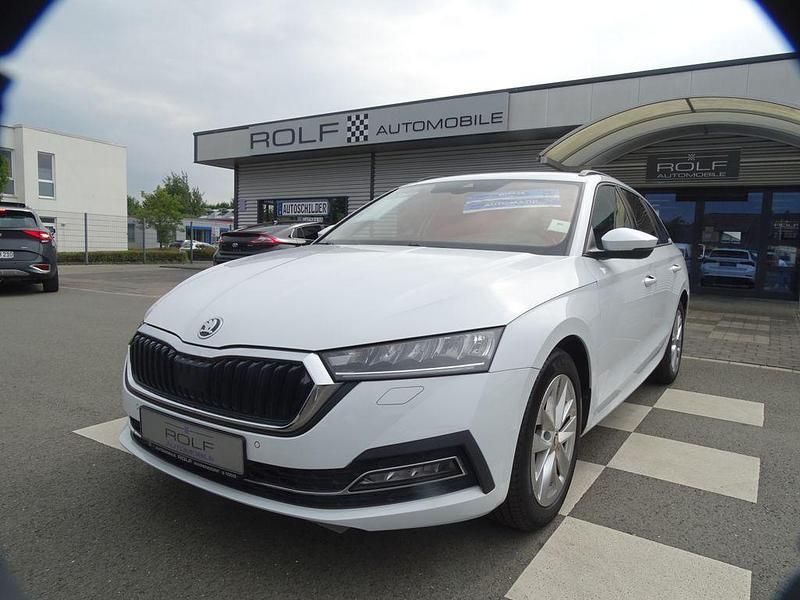 Weiß moonweiss metallic (metallic) Gebraucht 2021 Skoda Octavia Kombi | 24.580 € (Fairer Preis) - Bild 1/4