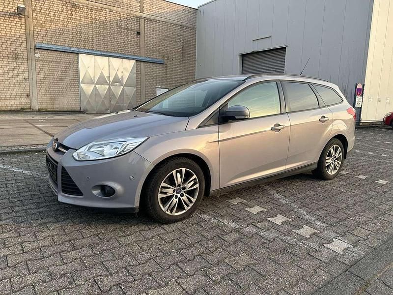 Gebraucht Ford Focus Trend 116 PS (85 kW) 2012 Grau Kombi