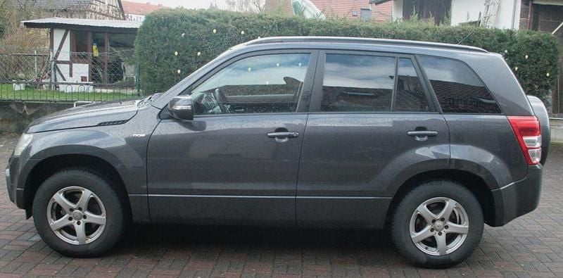Gebraucht Suzuki Grand Vitara 129 PS (94 kW) 2012 Grau SUV