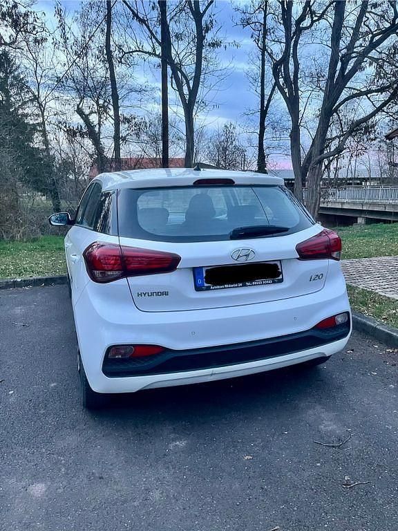 Gebraucht Hyundai i20 84 PS (61 kW) 2019 Weiß Kleinwagen