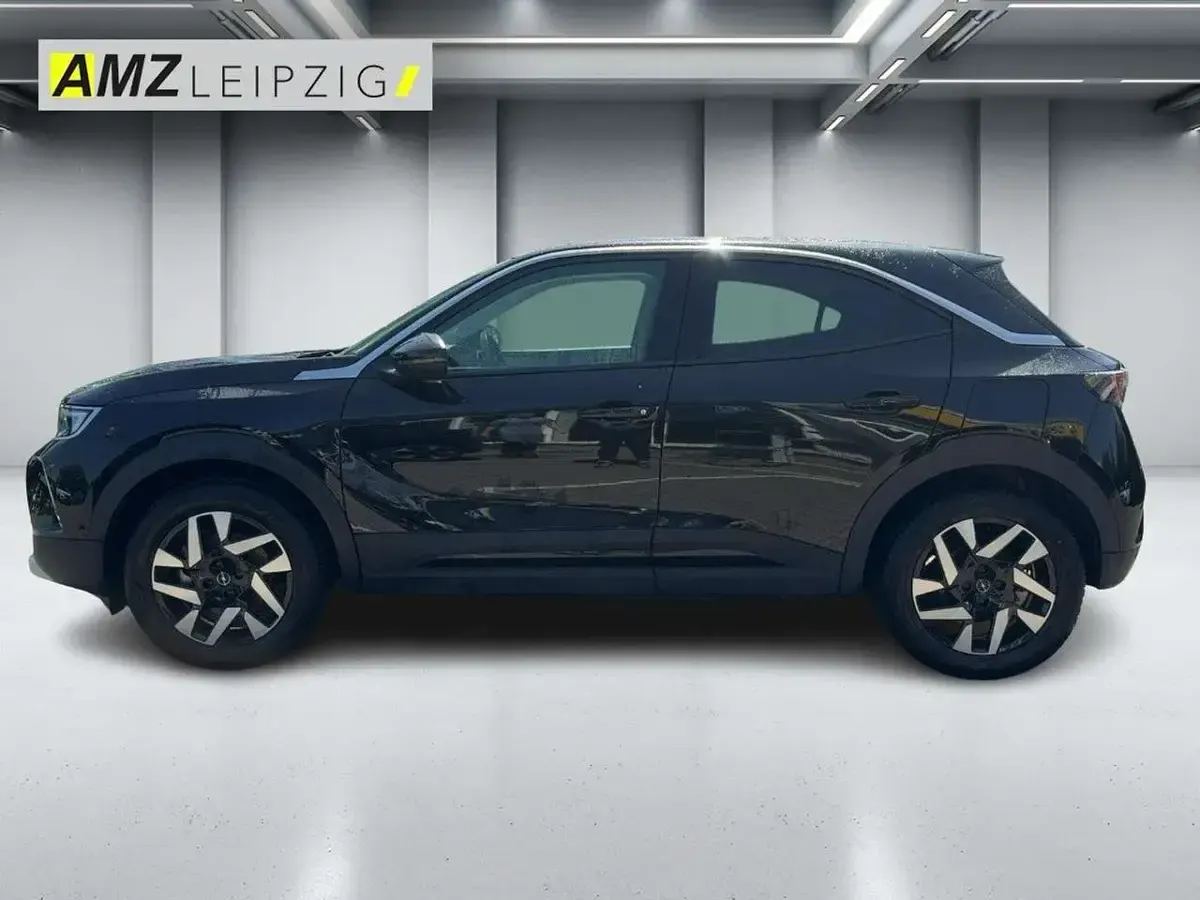 Gebraucht Opel Mokka-e Elegance 100 kW (136 PS) 2023 Lackierung schwarz perla nera/ SUV