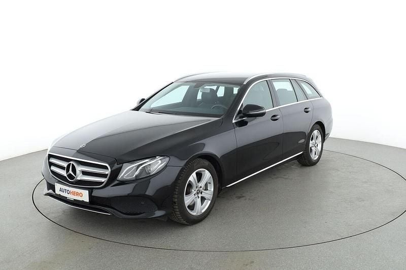 Schwarz Gebraucht 2018 Mercedes E200 Avantgarde Kombi | 24.160 € (Fairer Preis) - Bild 1/3