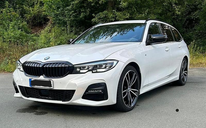 Weiß Gebraucht 2020 BMW 320 M Sport Kombi | 29.895 € (Fairer Preis) - Bild 1/4