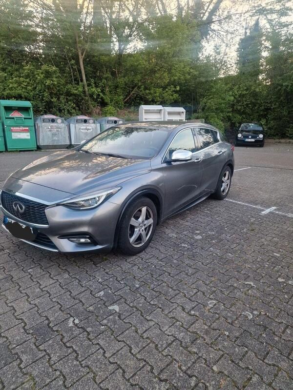 Grau Gebraucht 2016 Infiniti Q30 Sport Tech Kleinwagen | 11.500 € (Guter Preis) - Bild 1/4