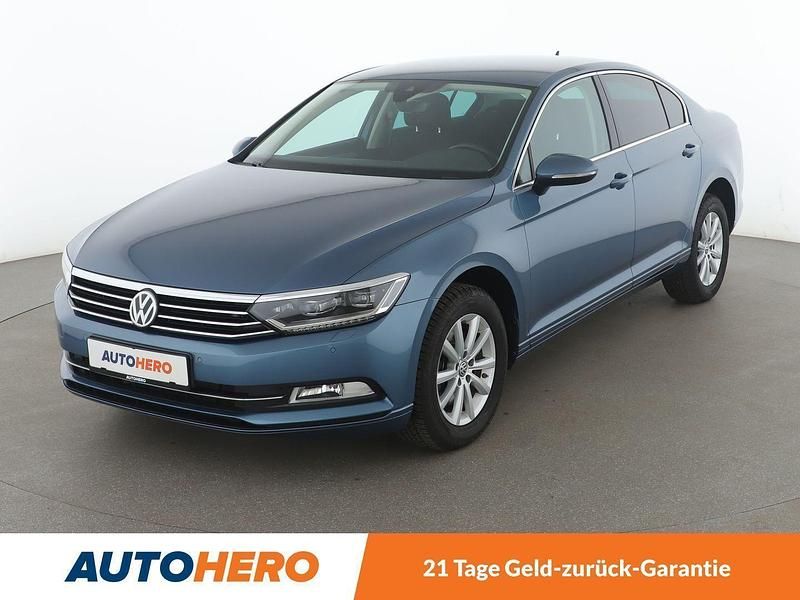 Blau Gebraucht 2018 VW Passat Comfortline Limousine | 19.910 € (Fairer Preis) - Bild 1/3