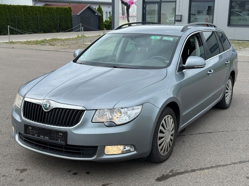 Grau Gebraucht 2011 Skoda Superb Ambition Kombi | 3.650 € (Fairer Preis) - Bild 1/4