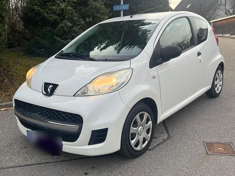 Gebraucht Peugeot 107 68 PS (50 kW) 2010 Weiß Kleinwagen