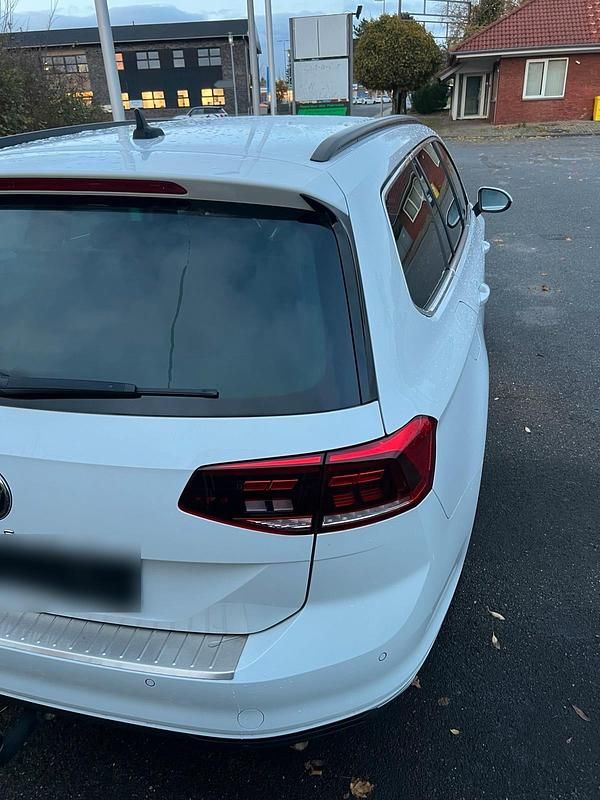 Gebraucht VW Passat 190 PS (139 kW) 2020 Weiß Kombi
