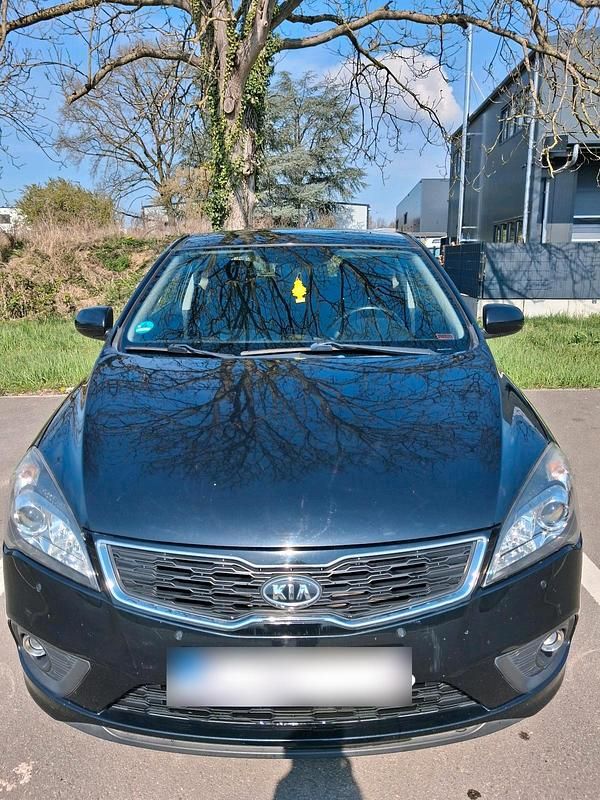 Gebraucht Kia ProCeed 135 PS (99 kW) 2012 Schwarz Kleinwagen