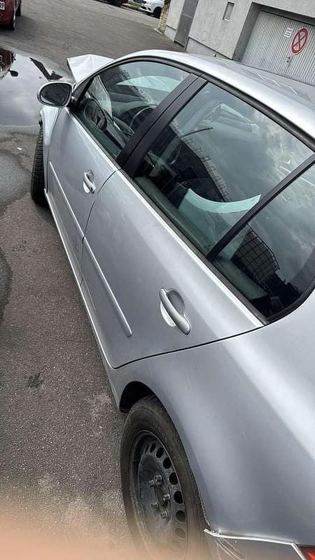 Grau Gebraucht 2005 VW Golf IV Sportline Kleinwagen | 590 € (Superpreis) - Bild 1/4