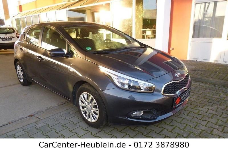 Grau Gebraucht 2014 Kia Ceed Kleinwagen | 8.999 € (Fairer Preis) - Bild 1/4